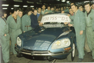 Le 24 avril 1975, la dernière DS 23 IE (officielle) sort des chaînes.